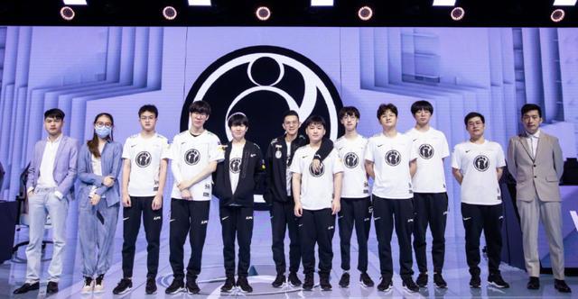 隨著社交媒 隨著社交媒